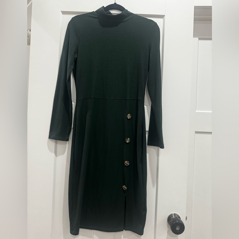 Elegant Green Button-Down Dress